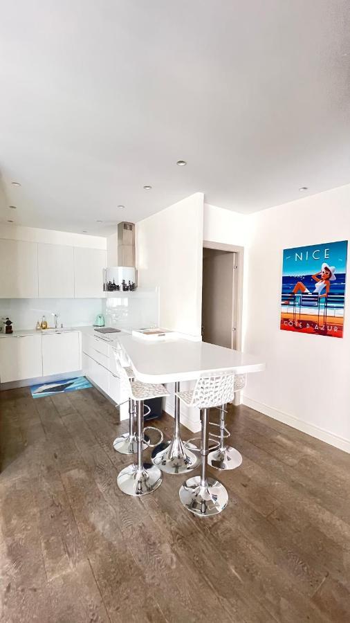 Leilighet Luxurious 2 Bedrooms Apartment, 30 Meter From *