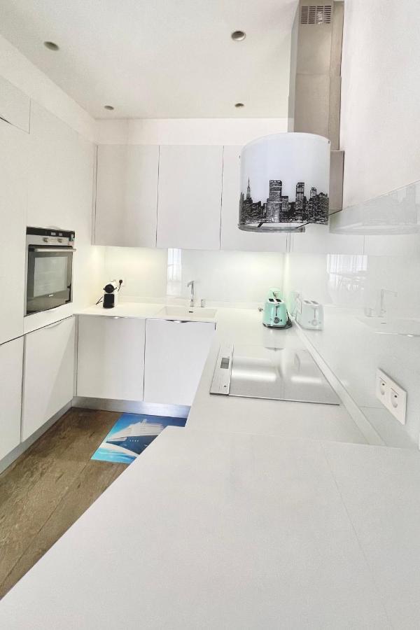 Luxurious 2 Bedrooms Apartment, 30 Meter From Leilighet
